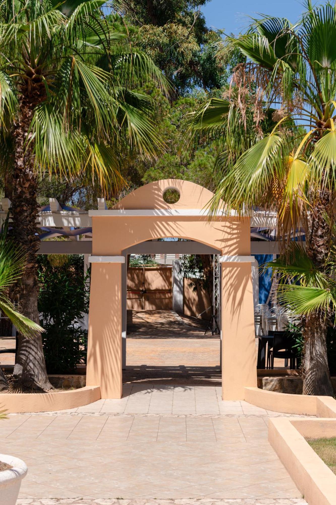 Hotel Amareclub Rocca Dorada Santa Margherita di Pula Exterior foto